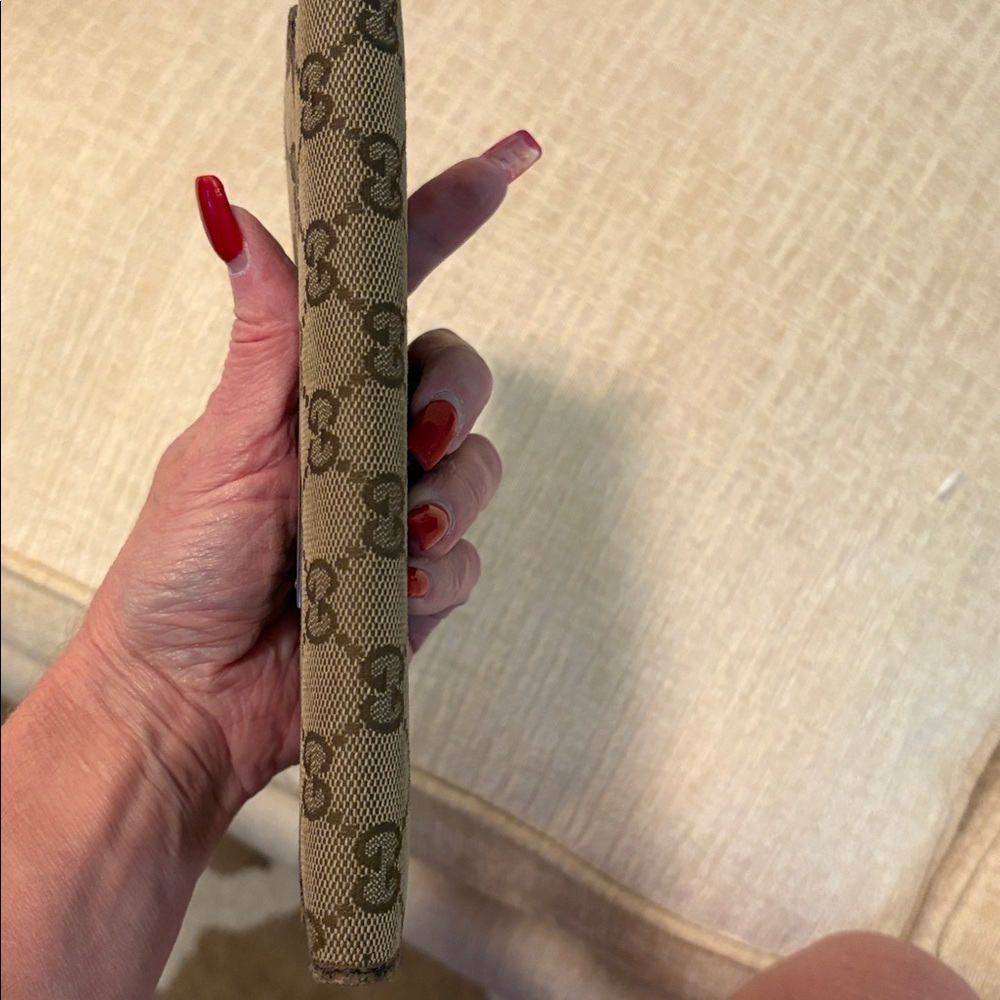 Gucci Brown and Tan Monogram Wallet - Picture 11 of 13